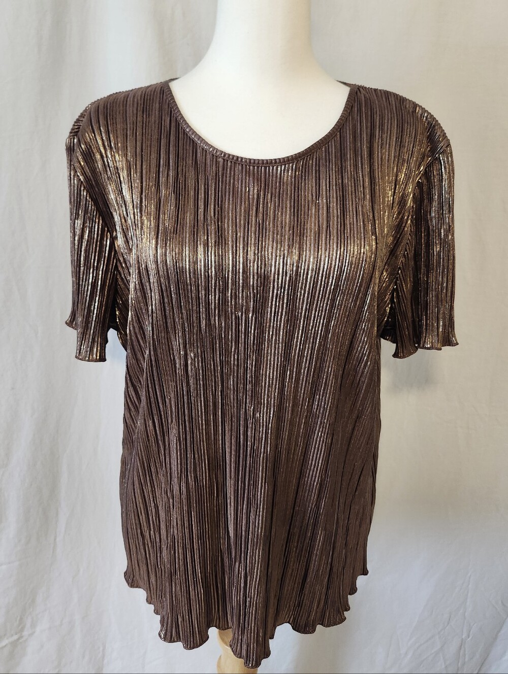 Metallic Pleated Short Sleeve Top - Brown By Tradition
